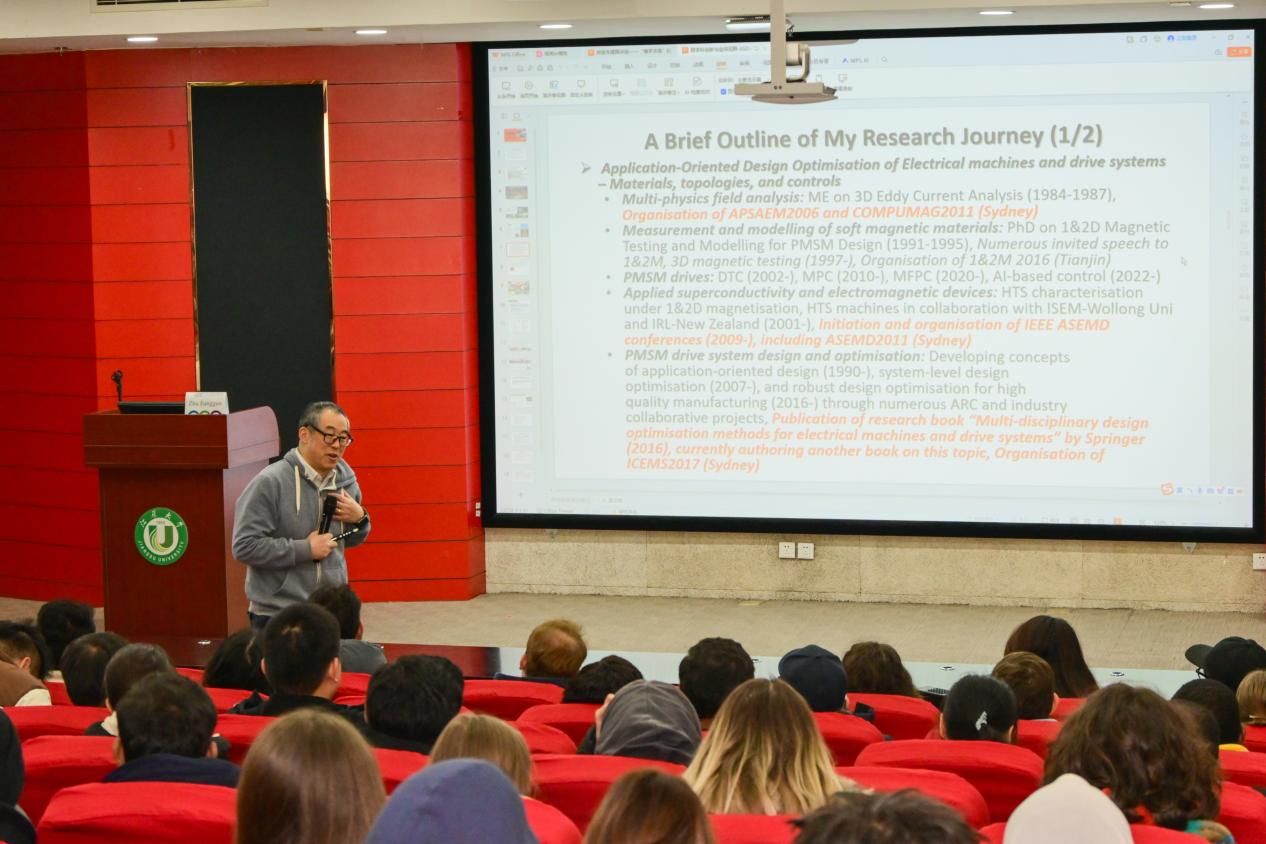 “一带一路”国际人才学院举办“博学求是”精英讲堂