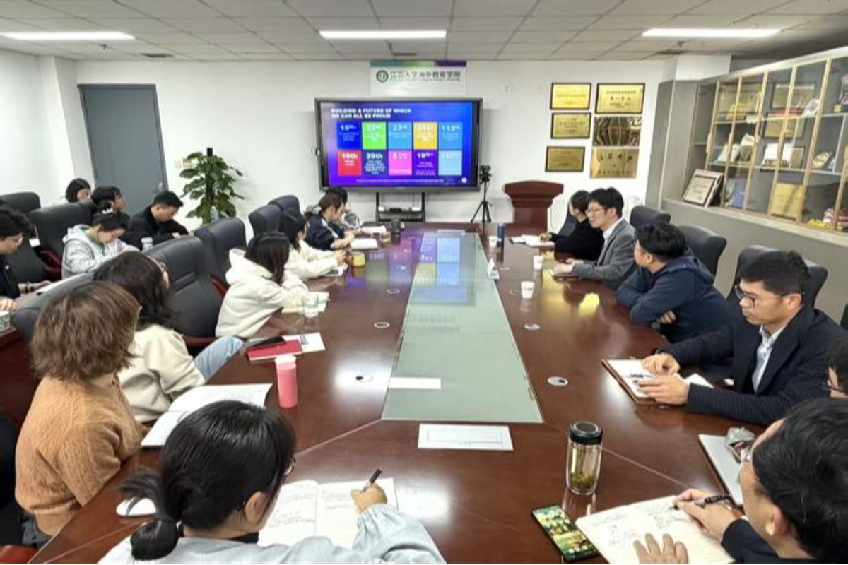 英国萨里大学国际事务协理副校长陈韬来校讲座